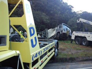 GUINCHO, GUINCHO EM CURITIBA, REBOQUE, REBOQUE EM CURITIBA, GUINCHO PLATAFORMA, GUINCHO PLATAFORMA CURITIBA, REBOQUE DE MOTOS, REBOQUE DE CARROS, REBOQUE DE VANS, REBOQUE DE CAMINHÕES, REBOQUES DE ÔNIBUS, AUTO SOCORRO BIDU.