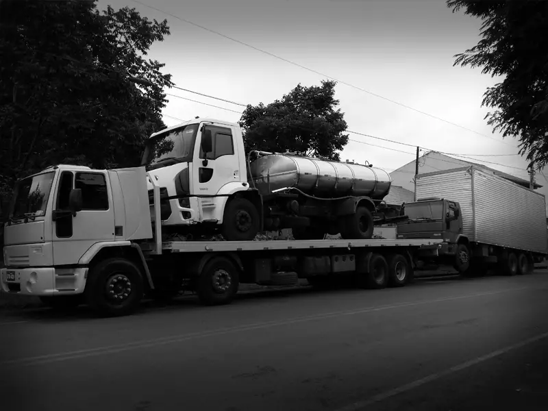 Guincho de caminhão, Reboque de caminhão, Serviço de guincho para caminhões, Serviço de reboque para caminhões, Guincho de caminhão em Curitiba, Reboque de caminhão em Curitiba, Socorro para caminhões, Assistência para caminhões, Transporte de caminhões, Guincho e reboque de caminhão em Curitiba.